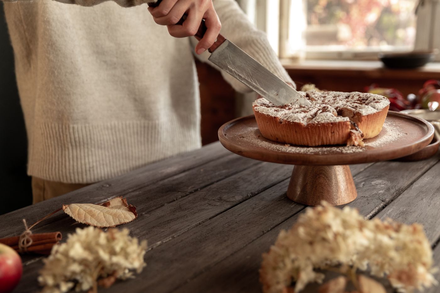 Frisch geschnittener hausgemachter Kuchen